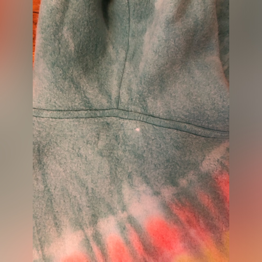 Limited Edition Kristin Cavallari x Feat Blanket Hoodie in Tie Dye RetroStripe - Picture 7 of 17